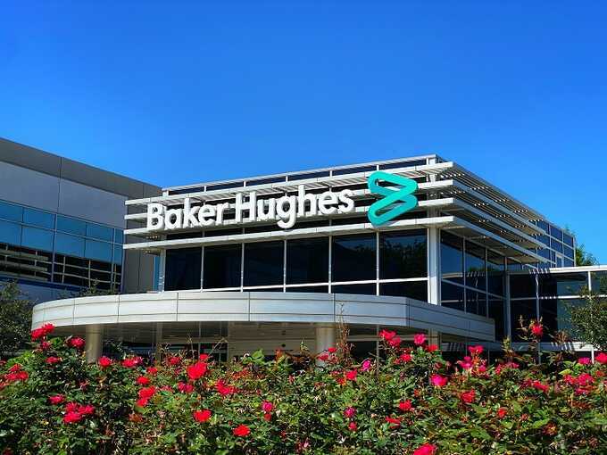    Baker Hughes  50      û