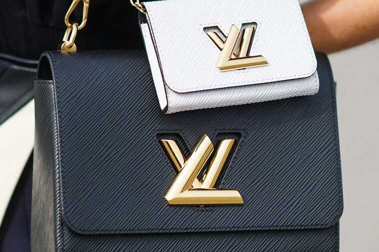      LOUIS VUITTON  688  ?