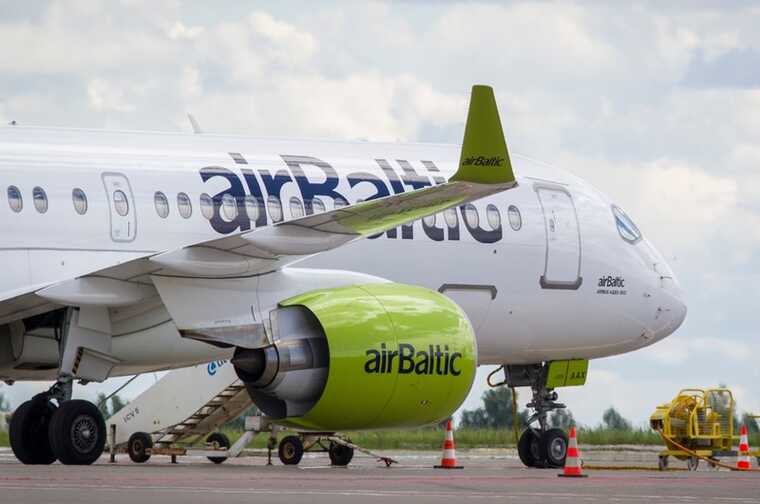 AirBaltic   :    